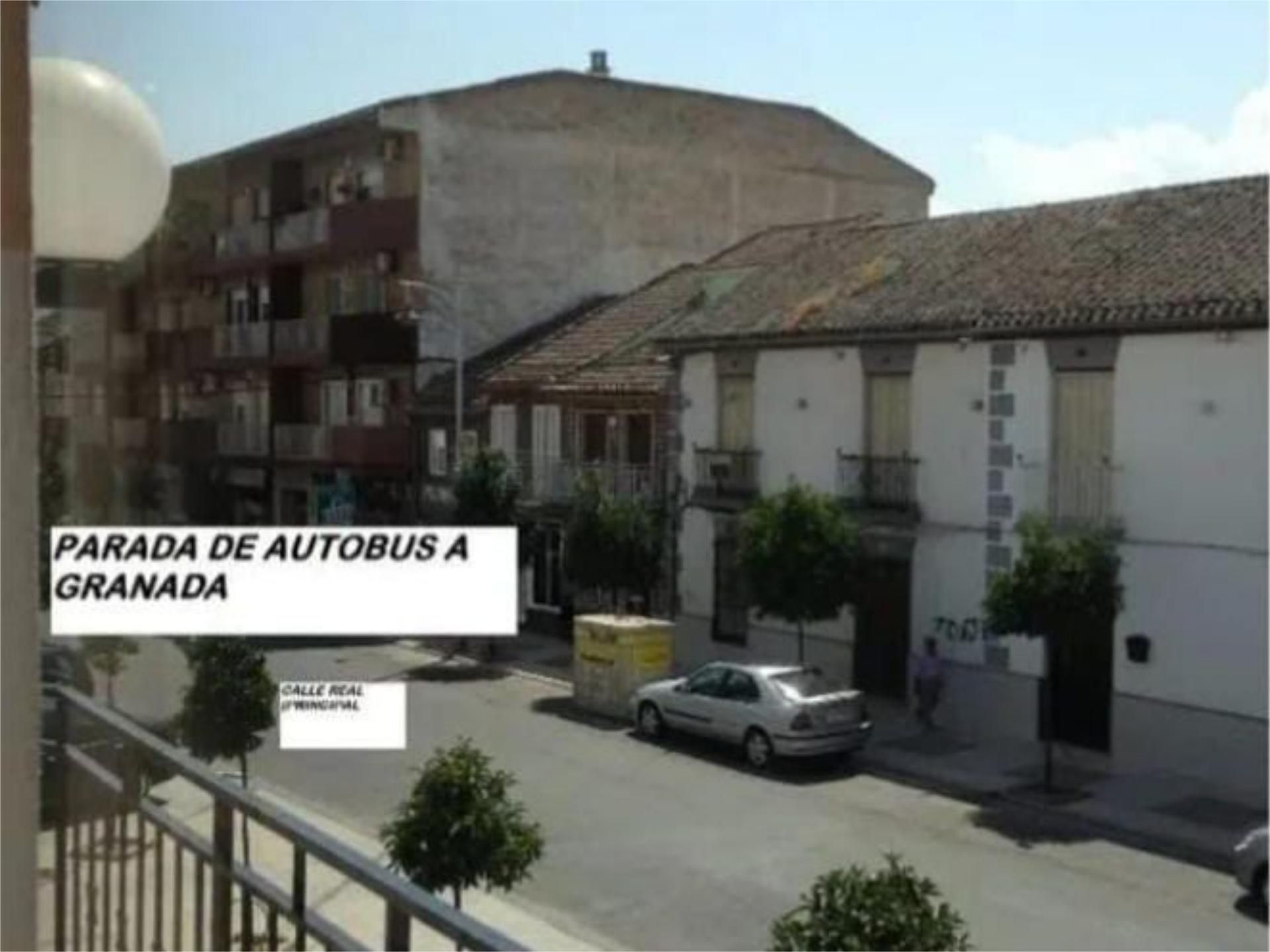 Einfamilien-Reihenhaus miete in Calle Real de Pinos Puente, 49, Pinos Puente Außenansicht von Einfamilien-Reihenhaus miete in Pinos Puente mit Terrasse