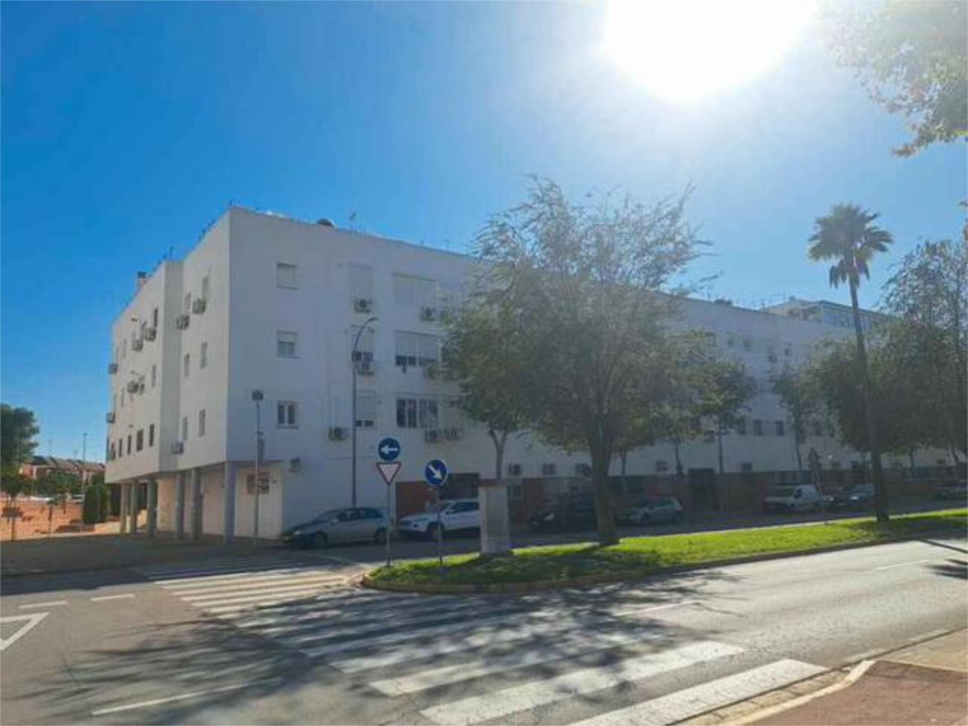 Exterior view of Flat for sale in Dos Hermanas  with Terrace