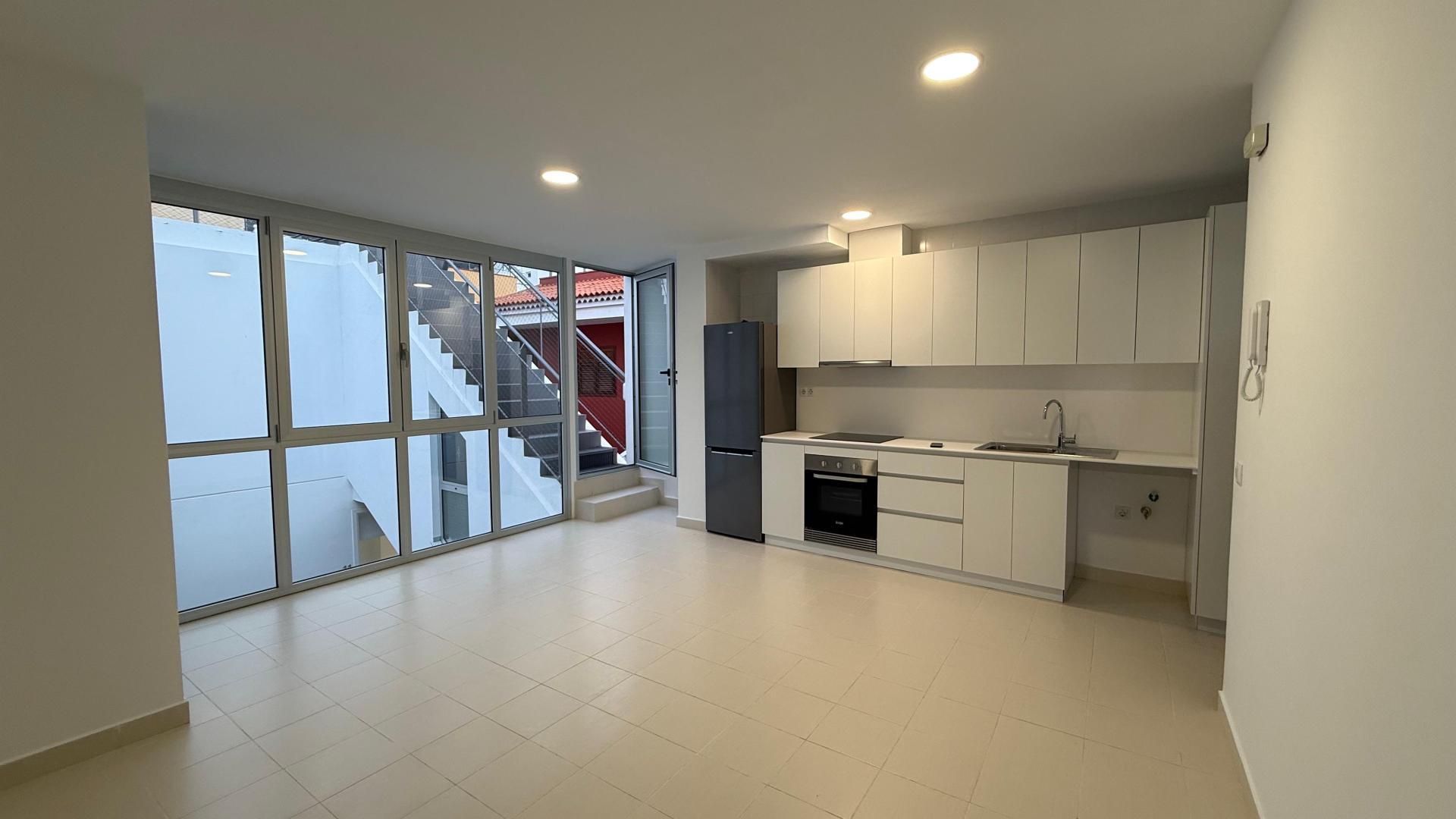 Cuina de Dúplex de lloguer en Icod de los Vinos amb Terrassa, Traster i Moblat