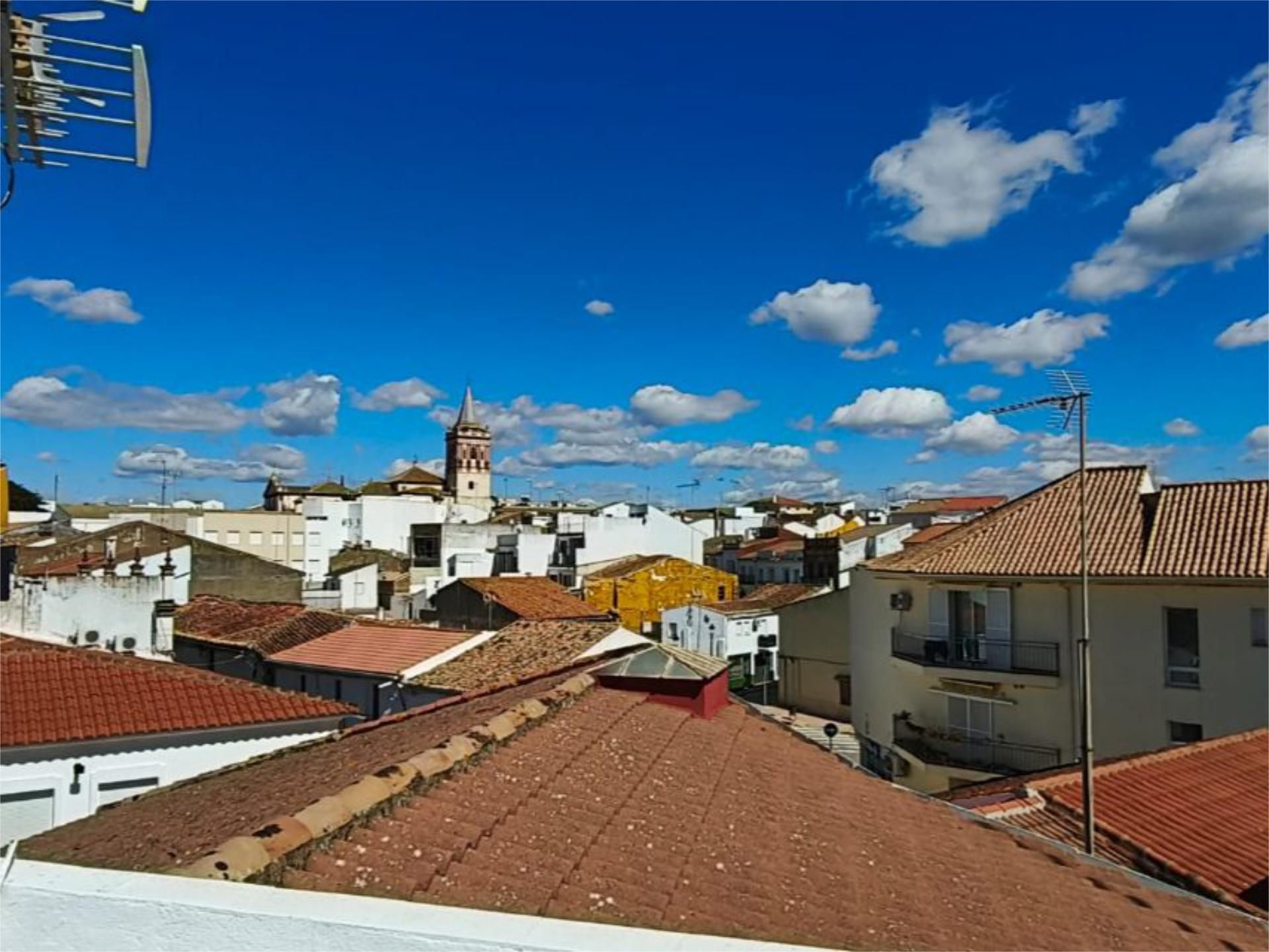 Vista exterior de Casa adosada en venda en Valverde del Camino amb Terrassa i Balcó