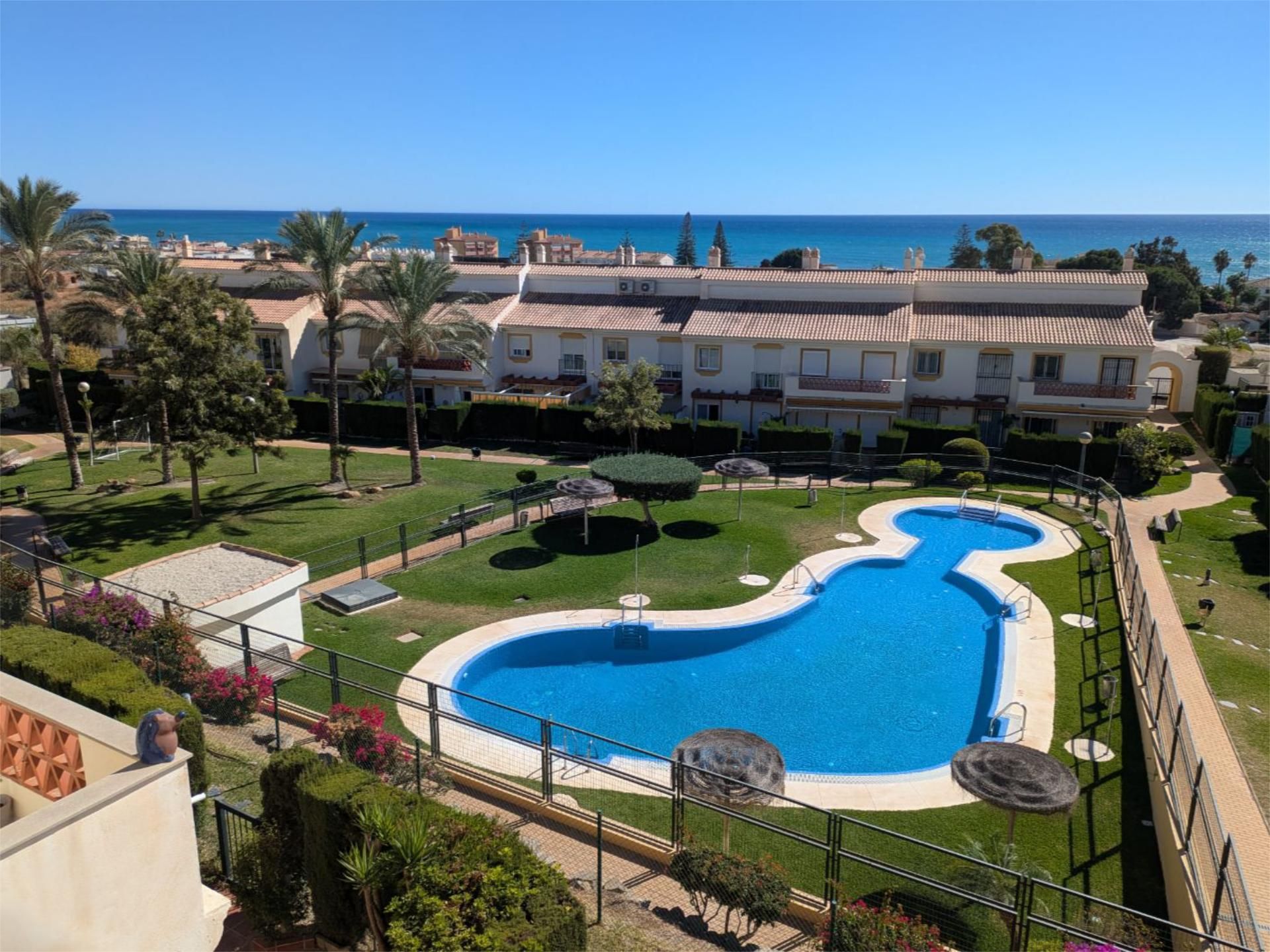 Jardí de Casa adosada en venda en Rincón de la Victoria amb Aire condicionat, Terrassa i Piscina