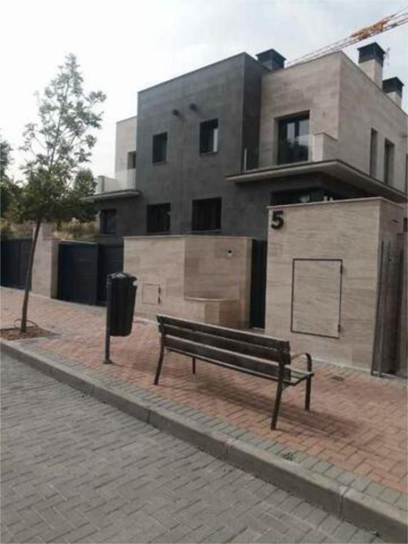 Exterior view of Single-family semi-detached for sale in Colmenar Viejo  with Heating, Private garden and Terrace