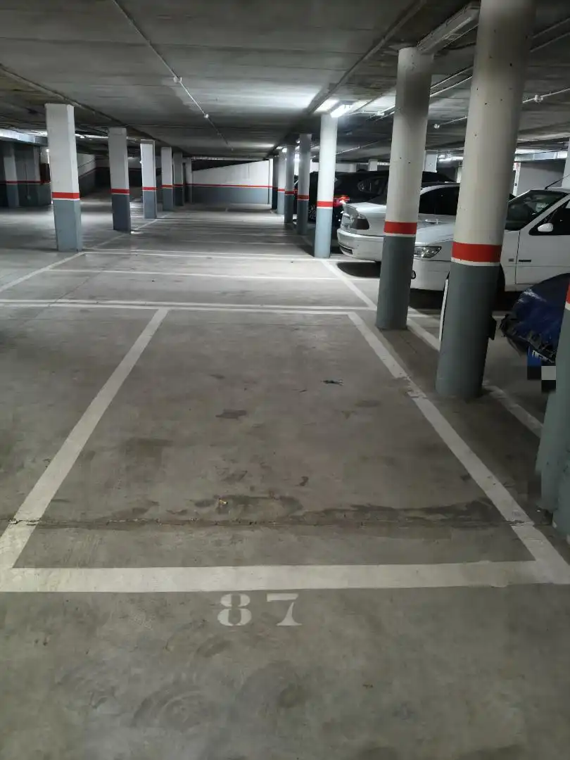 Garage zur Miete in Calle Presidente Luis Carrizo, 4, Valverde de la Virgen Parkplatz von Garage zur Miete in Valverde de la Virgen