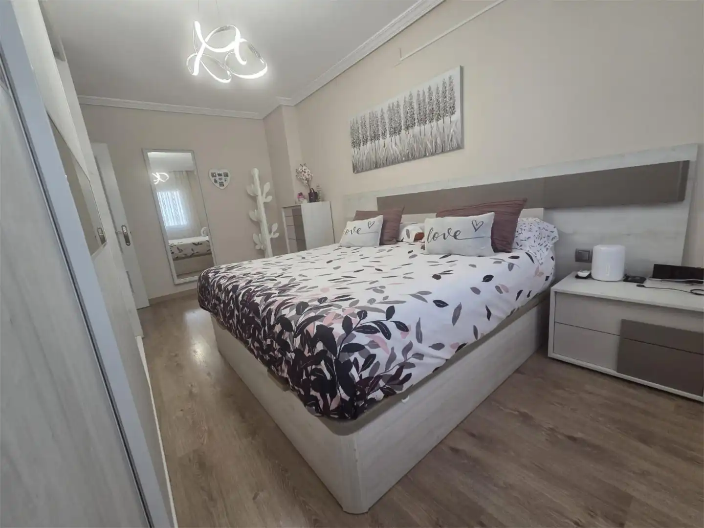 Casa o xalet en venda a Calle San Gabriel, 2, El Torreón - Los Ángeles - El Pilar Dormitori de Casa o xalet en venda en Ciudad Real Capital amb Aire condicionat, Terrassa i Piscina