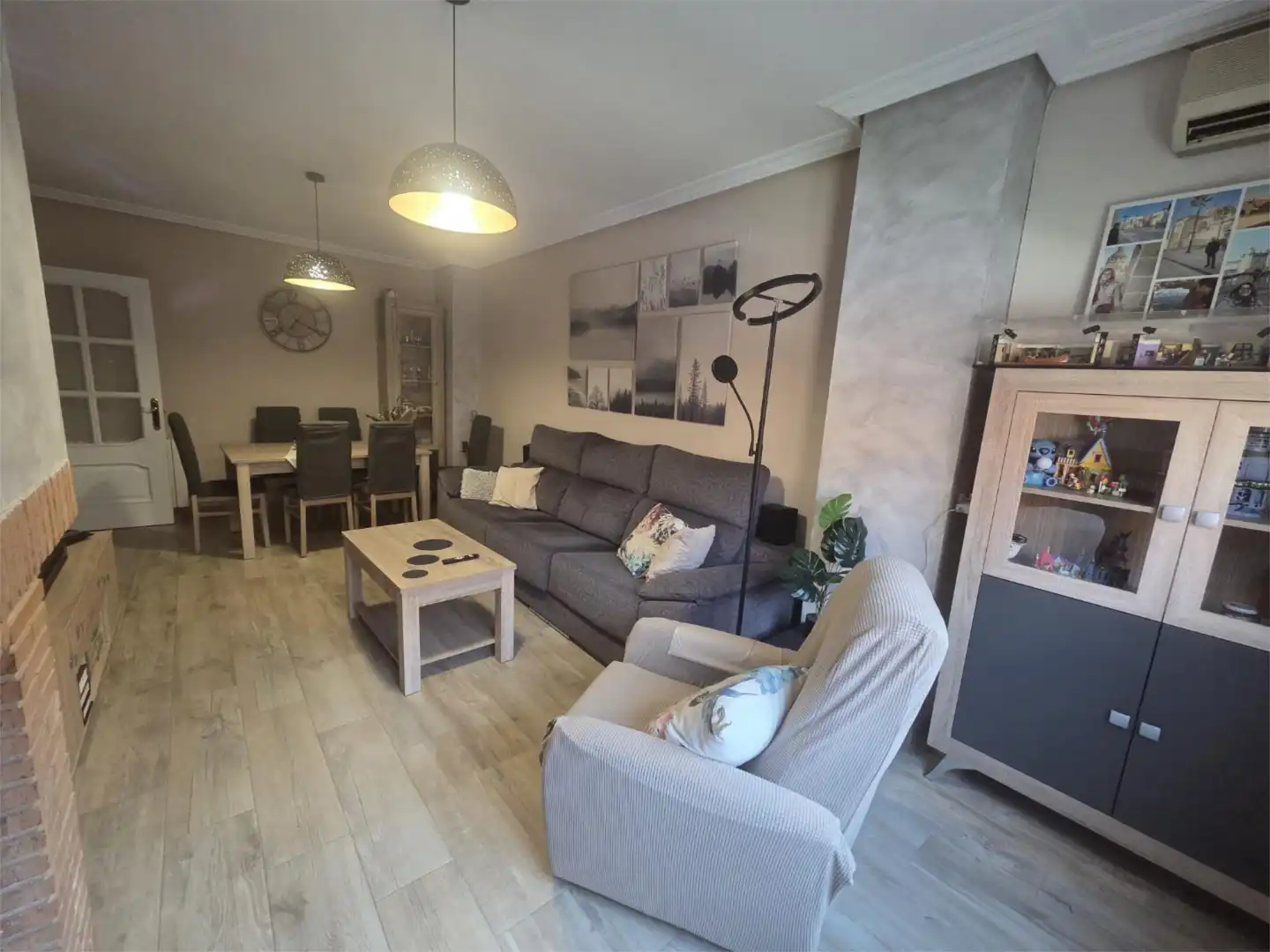 Casa o xalet en venda a Calle San Gabriel, 2, El Torreón - Los Ángeles - El Pilar Sala d'estar de Casa o xalet en venda en Ciudad Real Capital amb Aire condicionat, Terrassa i Piscina