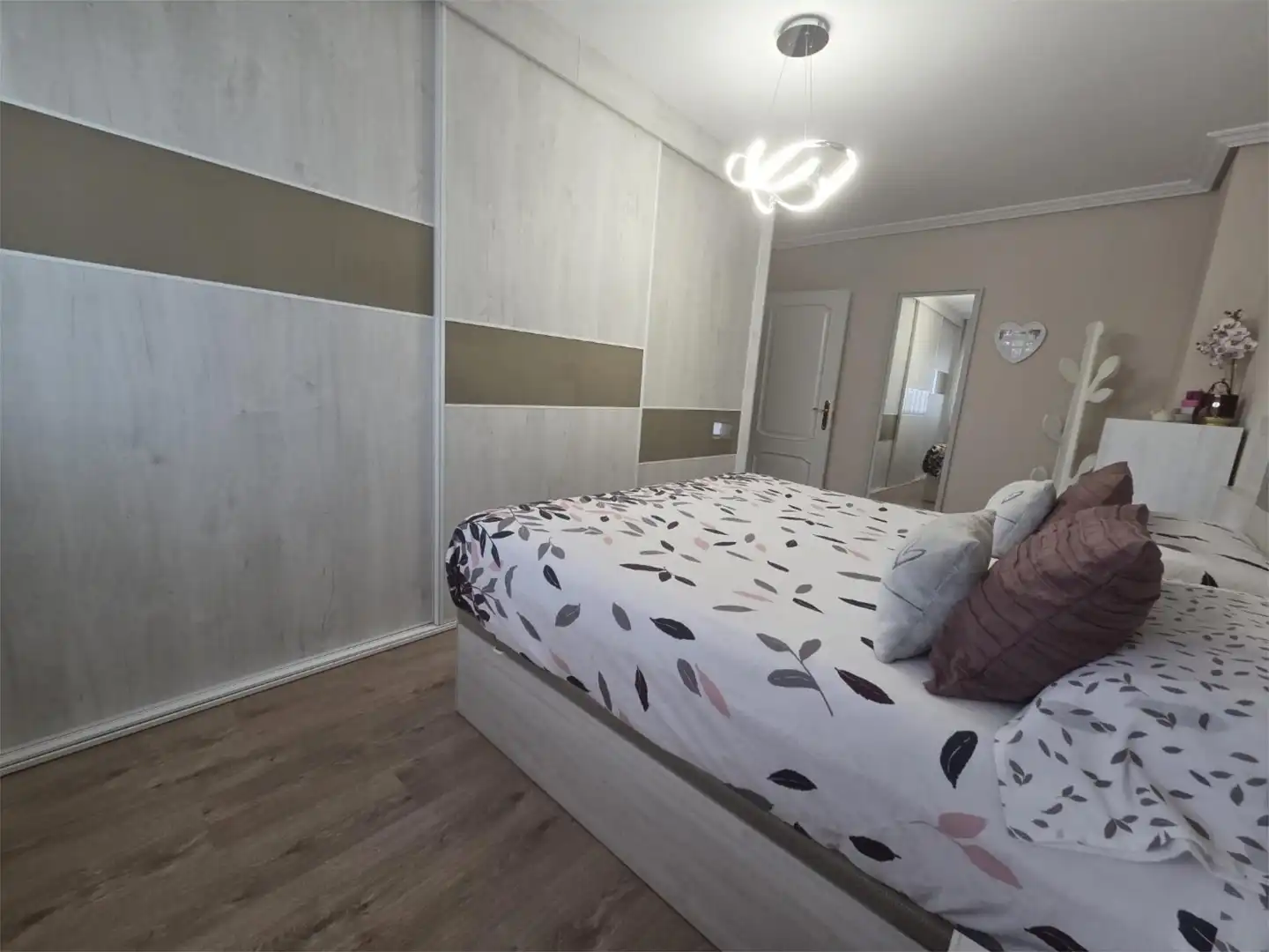 Casa o xalet en venda a Calle San Gabriel, 2, El Torreón - Los Ángeles - El Pilar Dormitori de Casa o xalet en venda en Ciudad Real Capital amb Aire condicionat, Terrassa i Piscina