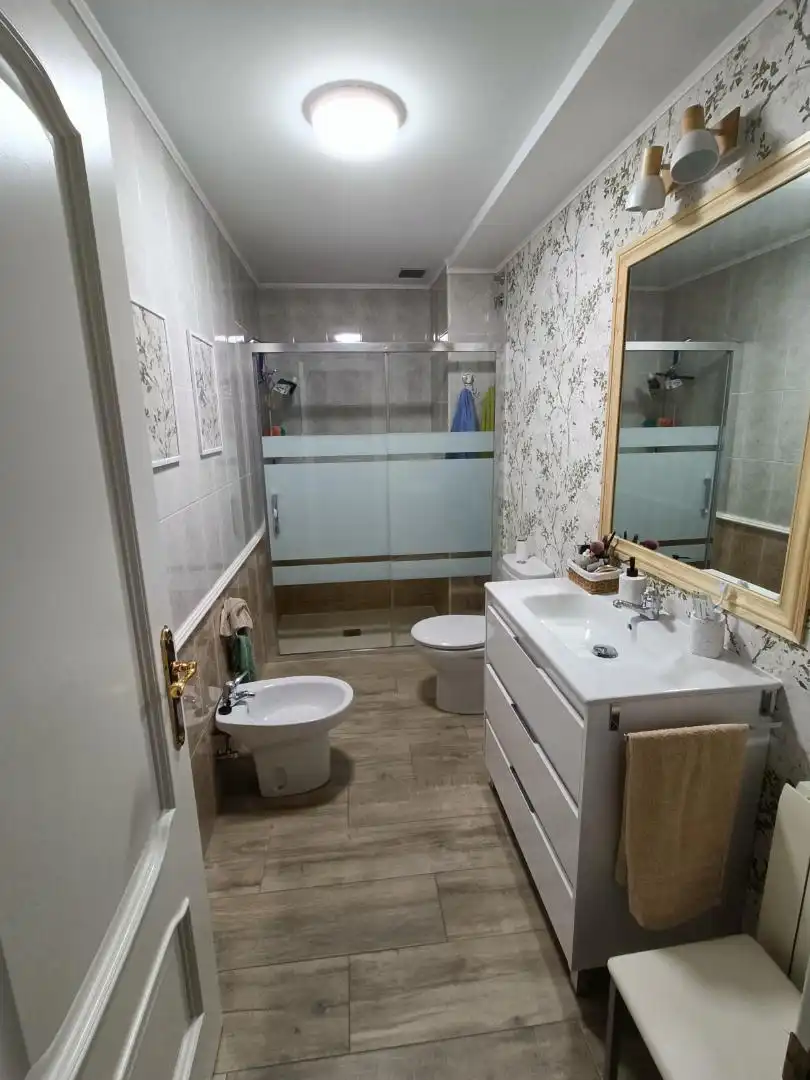 Casa o xalet en venda a Calle San Gabriel, 2, El Torreón - Los Ángeles - El Pilar Bany de Casa o xalet en venda en Ciudad Real Capital amb Aire condicionat, Terrassa i Piscina