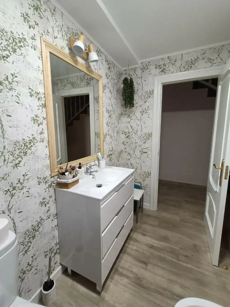 Casa o xalet en venda a Calle San Gabriel, 2, El Torreón - Los Ángeles - El Pilar Bany de Casa o xalet en venda en Ciudad Real Capital amb Aire condicionat, Terrassa i Piscina