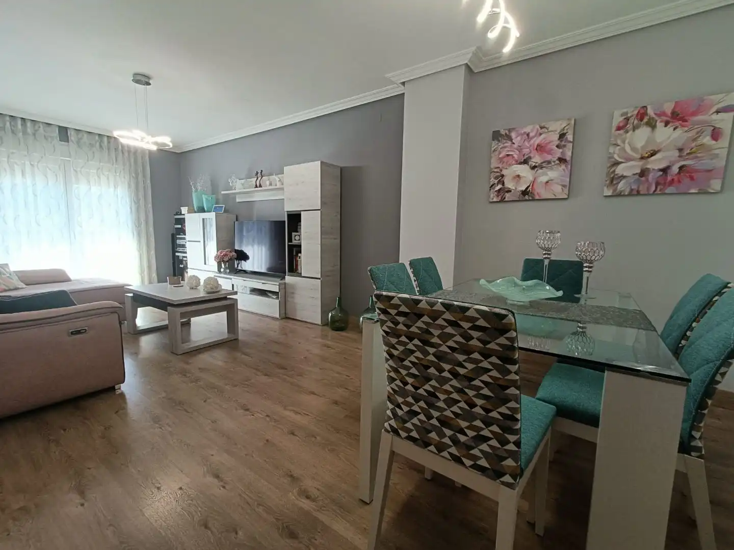Casa o xalet en venda a Calle San Gabriel, 2, El Torreón - Los Ángeles - El Pilar Menjador de Casa o xalet en venda en Ciudad Real Capital amb Aire condicionat, Terrassa i Piscina
