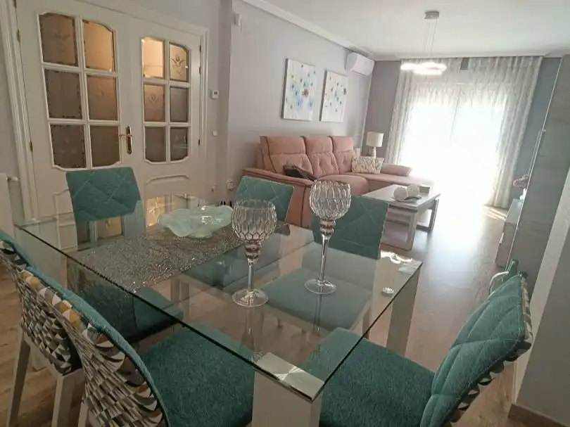 Casa o xalet en venda a Calle San Gabriel, 2, El Torreón - Los Ángeles - El Pilar Menjador de Casa o xalet en venda en Ciudad Real Capital amb Aire condicionat, Terrassa i Piscina