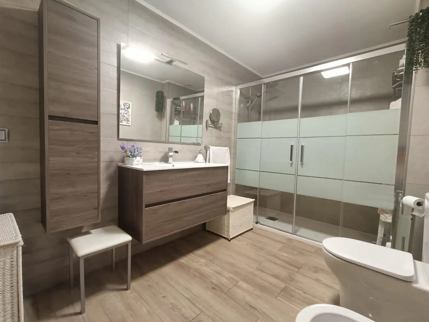 Casa o xalet en venda a Calle San Gabriel, 2, El Torreón - Los Ángeles - El Pilar Bany de Casa o xalet en venda en Ciudad Real Capital amb Aire condicionat, Terrassa i Piscina