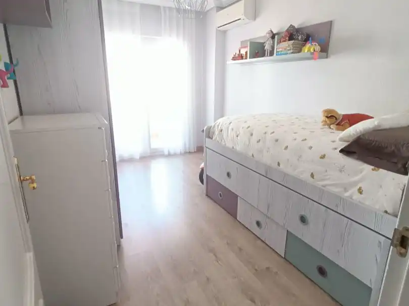 Casa o xalet en venda a Calle San Gabriel, 2, El Torreón - Los Ángeles - El Pilar Dormitori de Casa o xalet en venda en Ciudad Real Capital amb Aire condicionat, Terrassa i Piscina