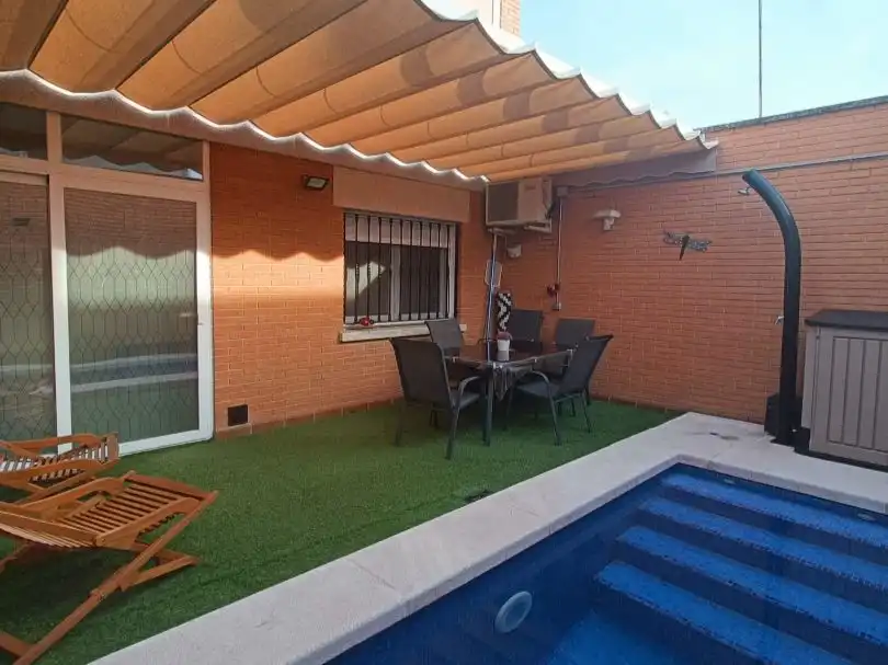 Casa o xalet en venda a Calle San Gabriel, 2, El Torreón - Los Ángeles - El Pilar Terrassa de Casa o xalet en venda en Ciudad Real Capital amb Aire condicionat, Terrassa i Piscina