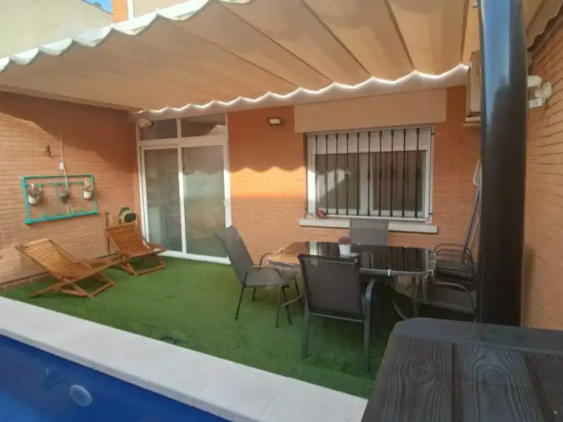 Casa o xalet en venda a Calle San Gabriel, 2, El Torreón - Los Ángeles - El Pilar Terrassa de Casa o xalet en venda en Ciudad Real Capital amb Aire condicionat, Terrassa i Piscina