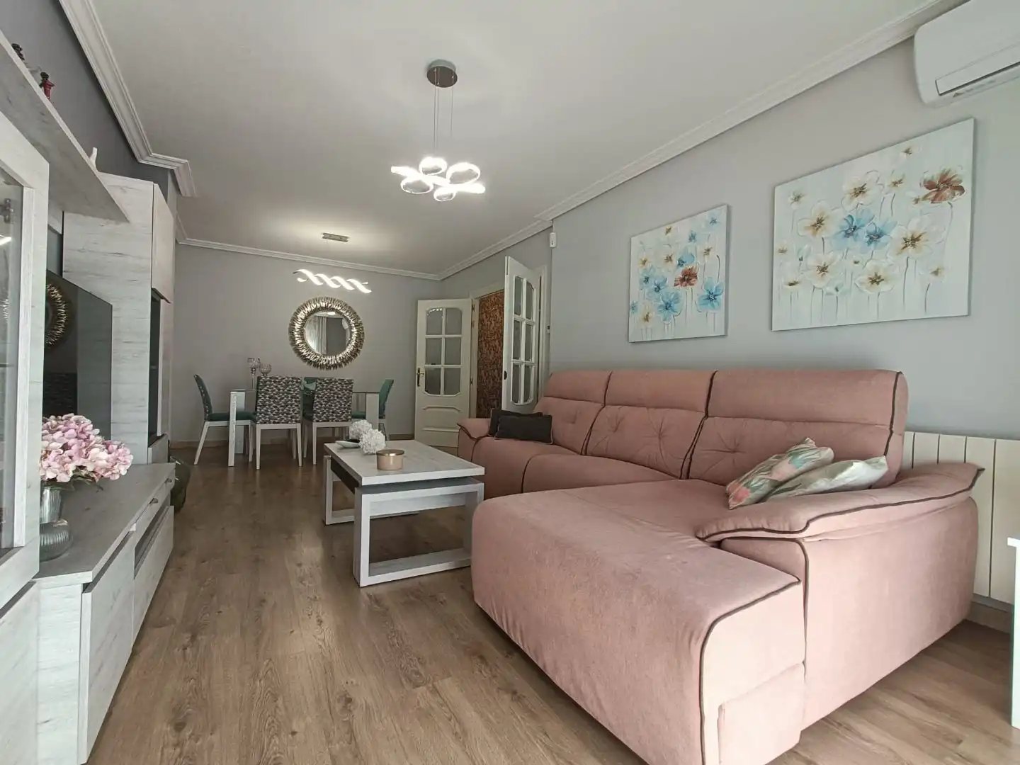 Casa o xalet en venda a Calle San Gabriel, 2, El Torreón - Los Ángeles - El Pilar Sala d'estar de Casa o xalet en venda en Ciudad Real Capital amb Aire condicionat, Terrassa i Piscina
