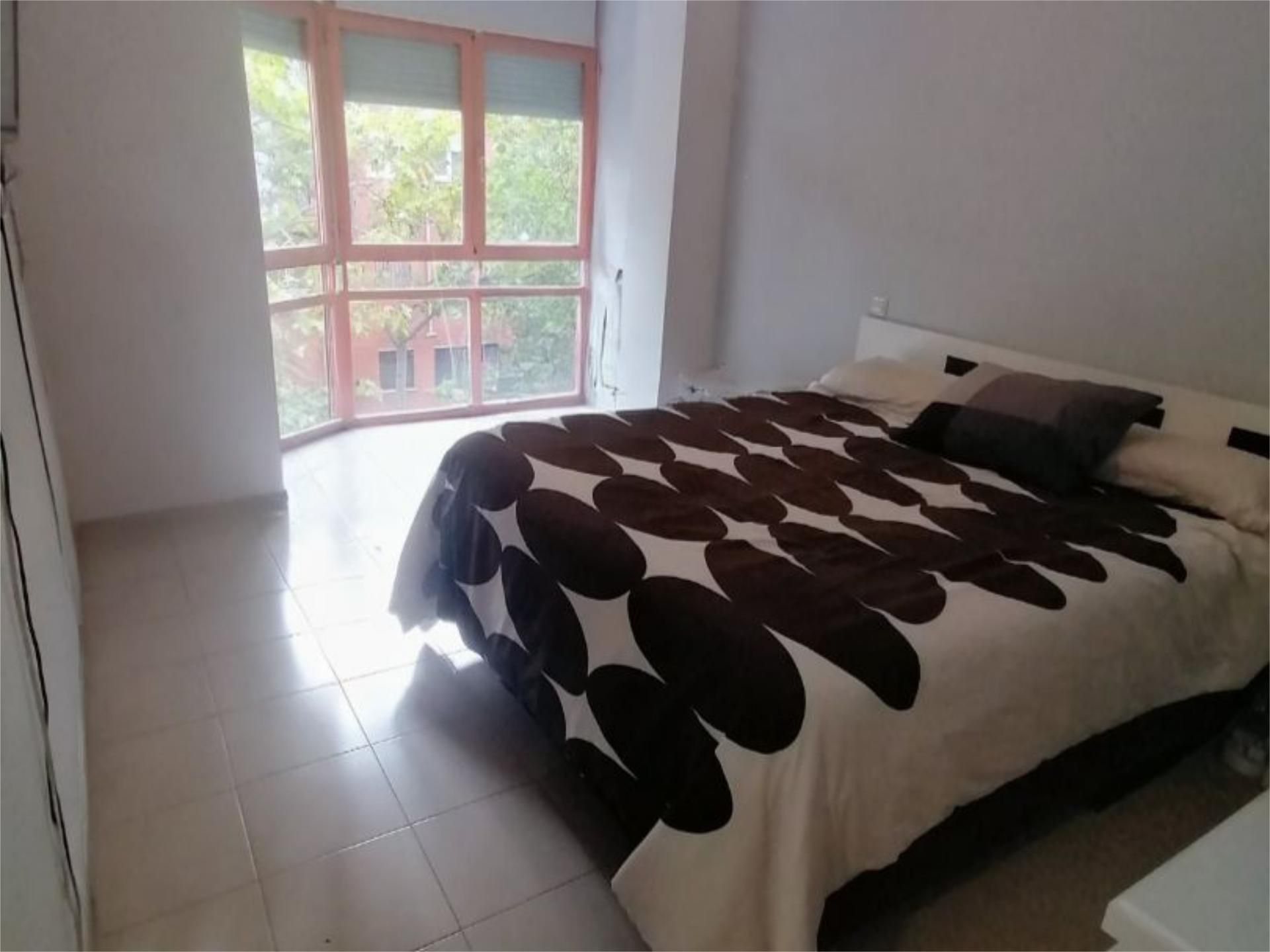 Habitación de Piso en venta en  Madrid Capital con Aire acondicionado, Calefacción y Jardín privado