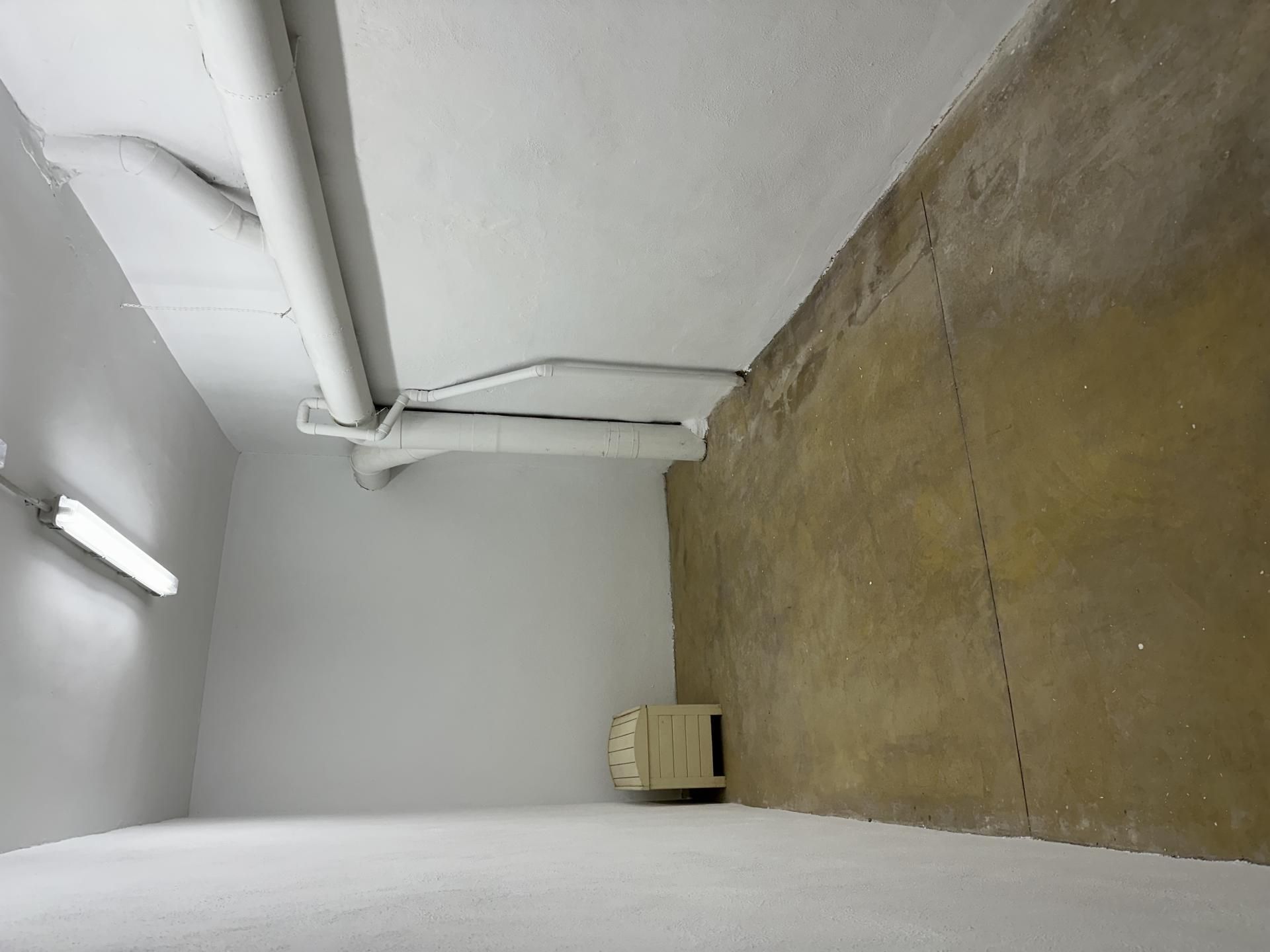 Box room to rent in  Granada Capital