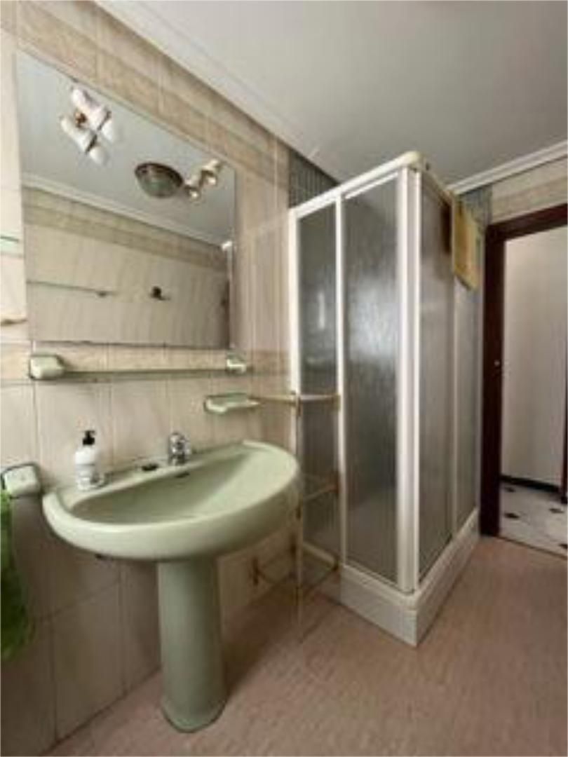 Bany de Pis de lloguer en Úbeda amb Moblat