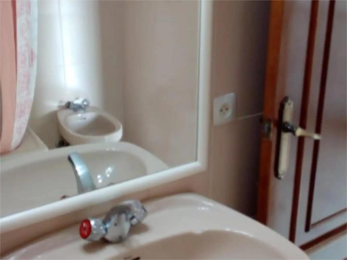 Casa adosada en venta en Calle Poetisa Isabel Tejero, 24, Calañas Baño de Casa adosada en venta en Calañas con Aire acondicionado, Calefacción y Terraza