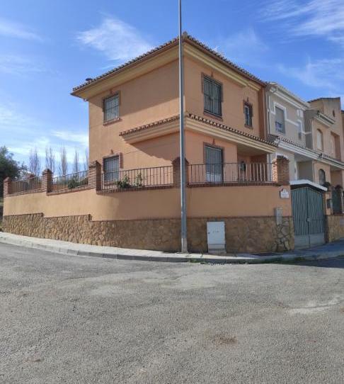 Single-family semi-detached to rent in Calle Molinillo, 34, Ogíjares, Granada - image 1 Photo 1 of Single-family semi-detached to rent in Calle Molinillo, 34, Ogíjares, Granada