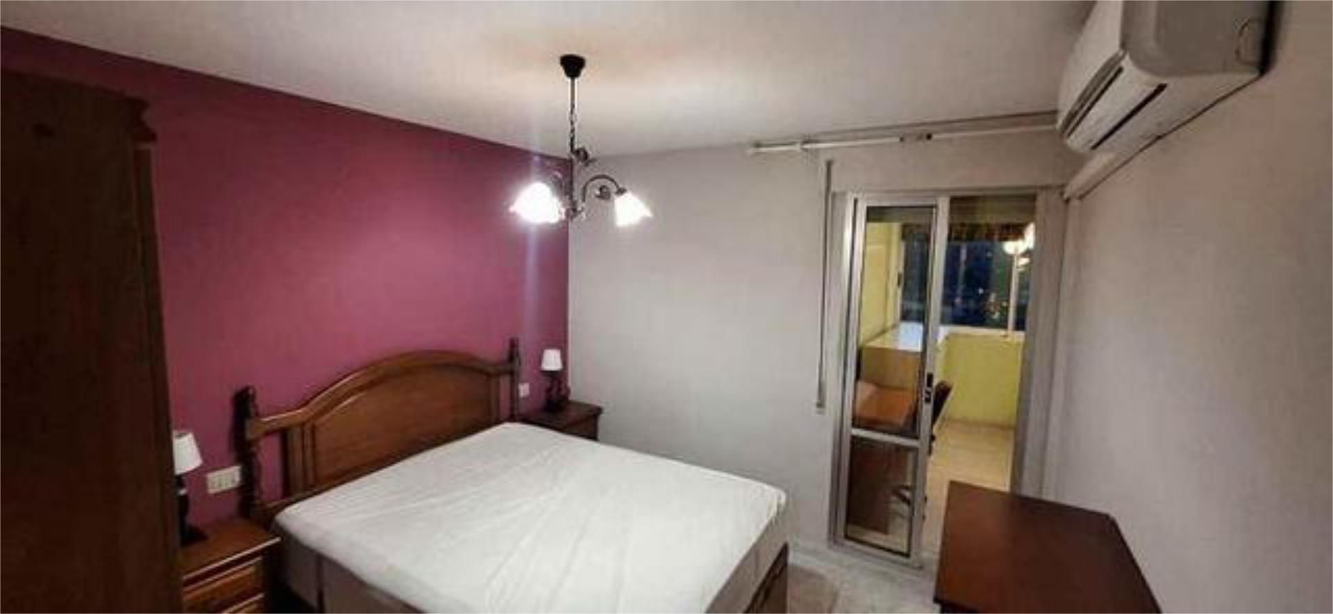 Dormitori de Pis de lloguer en Cenes de la Vega amb Moblat