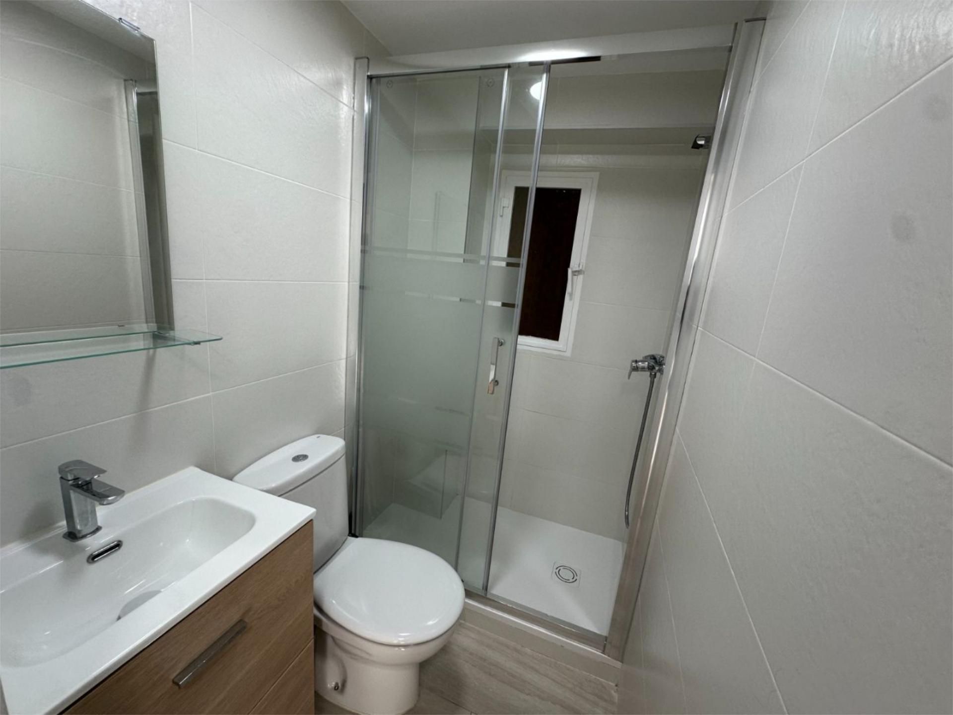 Bany de Pis en venda en  Madrid Capital amb Aire condicionat i Terrassa