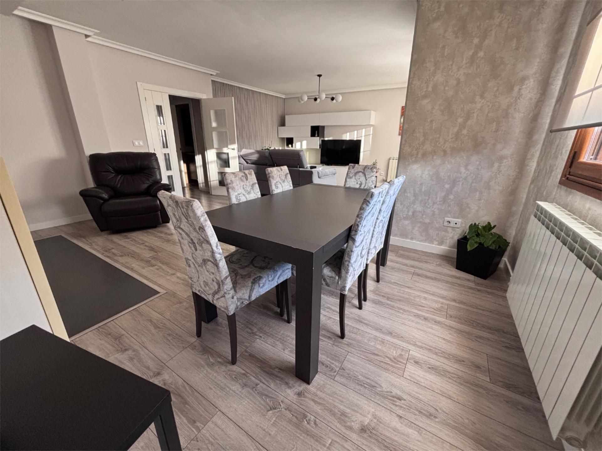 House or chalet for sale in Carretera Santander, 36, Villaquilambre Dining room of House or chalet for sale in Villaquilambre