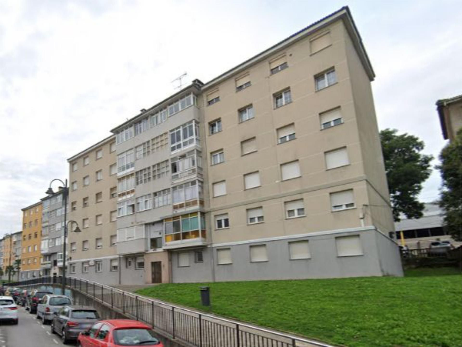 Vista exterior de Planta baja en venta en Avilés