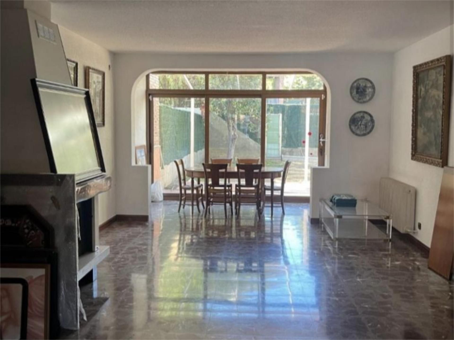 Menjador de Casa adosada en venda en Pozuelo de Alarcón amb Terrassa i Piscina