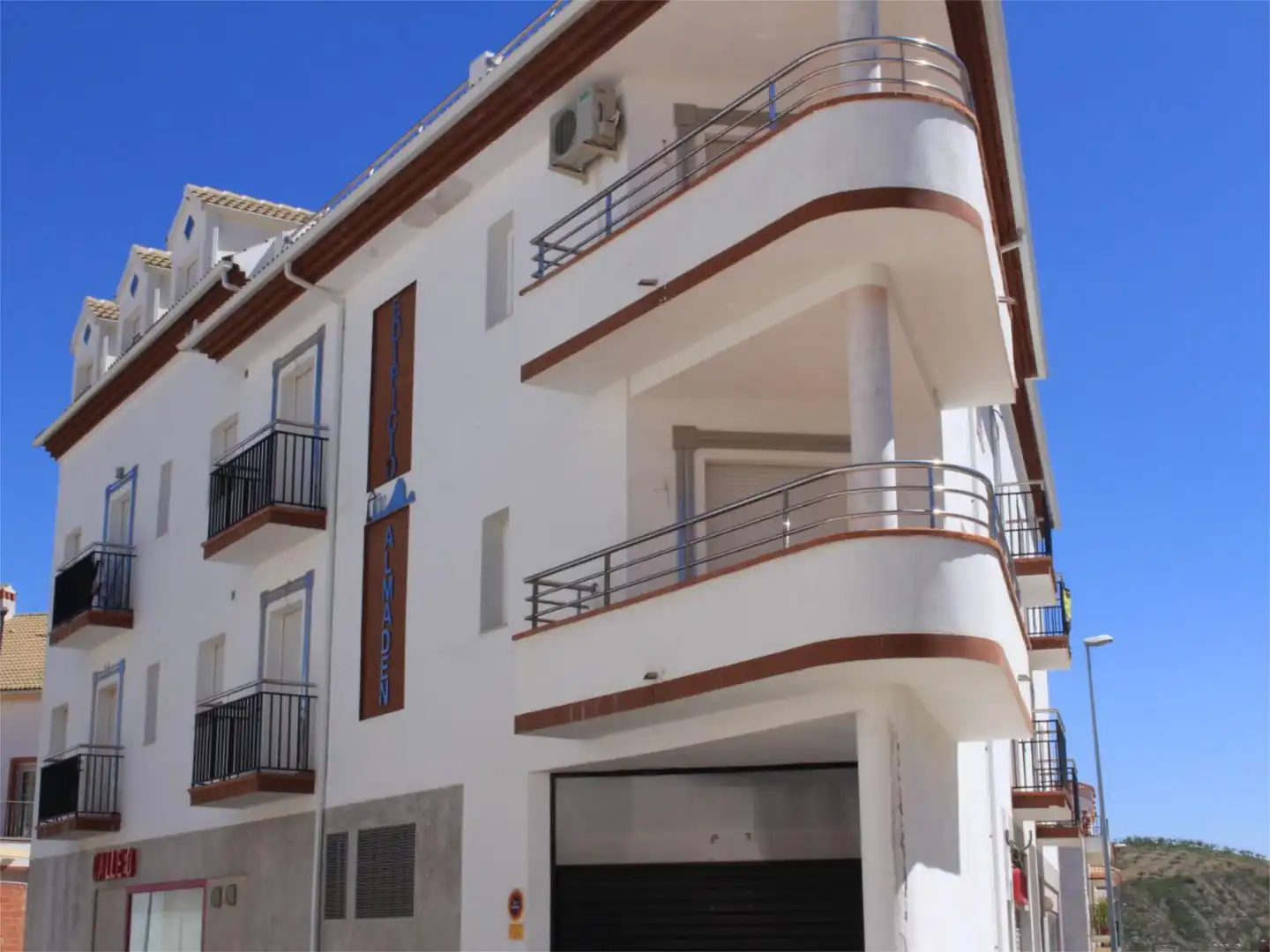 Piso en venta en Calle Historiador Tomas Quesada, 11, Huelma Vista exterior de Piso en venta en Huelma con Terraza, Trastero y Parking comunitario