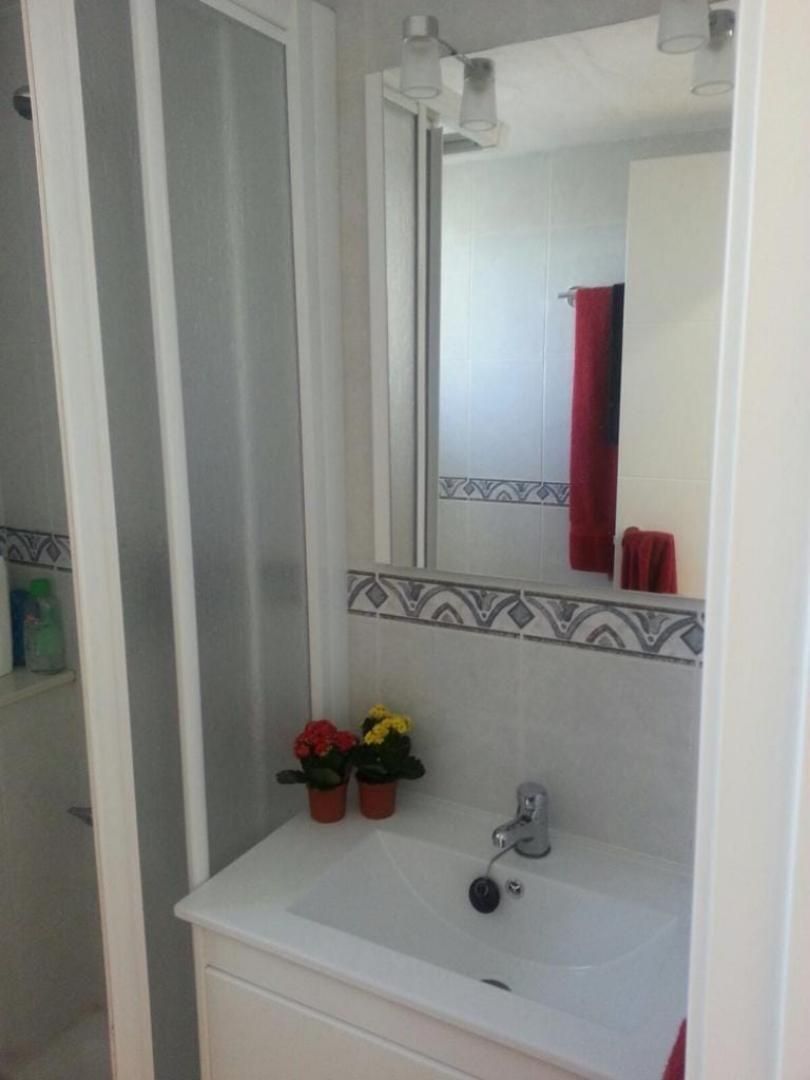 Bany de Estudi de lloguer en Cullera amb Rentadora, Microones i Aparcament comunitari