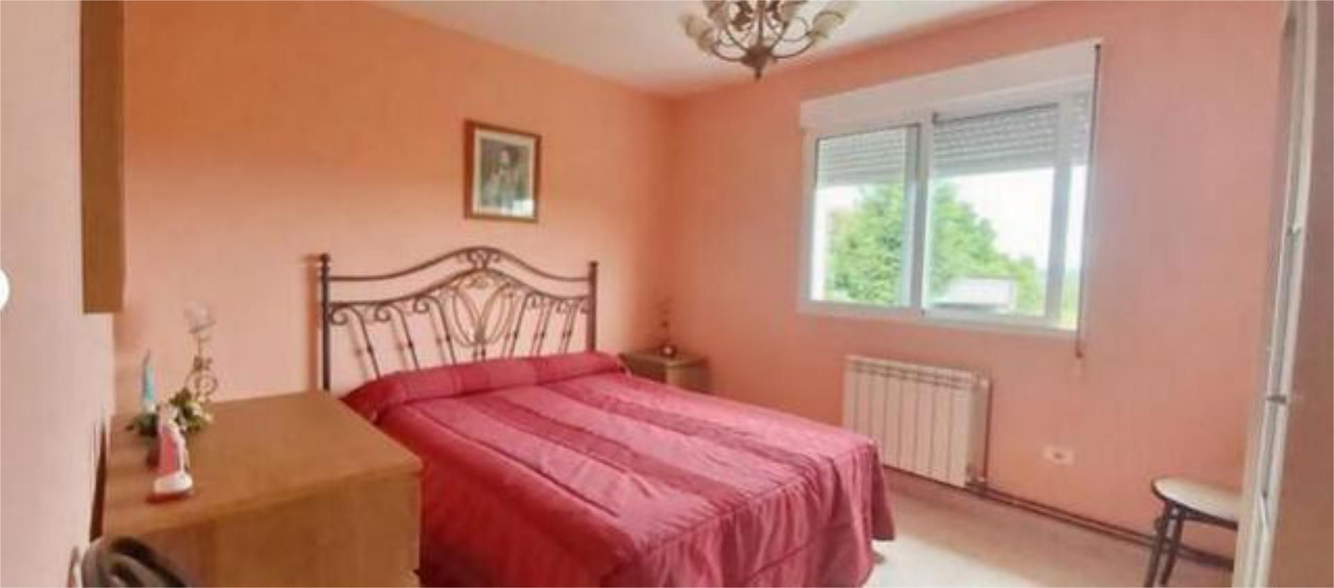 Casa adosada en venda a Paderne Dormitori de Casa adosada en venda en Paderne amb Calefacció, Jardí privat i Terrassa