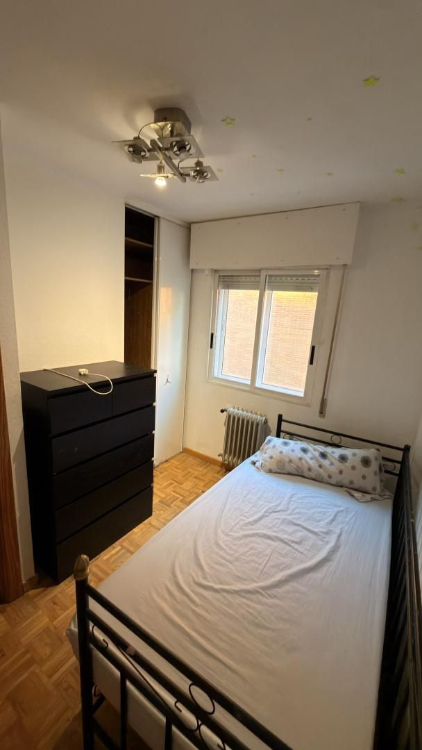 Bedroom of Flat to share in Mejorada del Campo  with Parquet flooring, Swimming Pool and Furnished