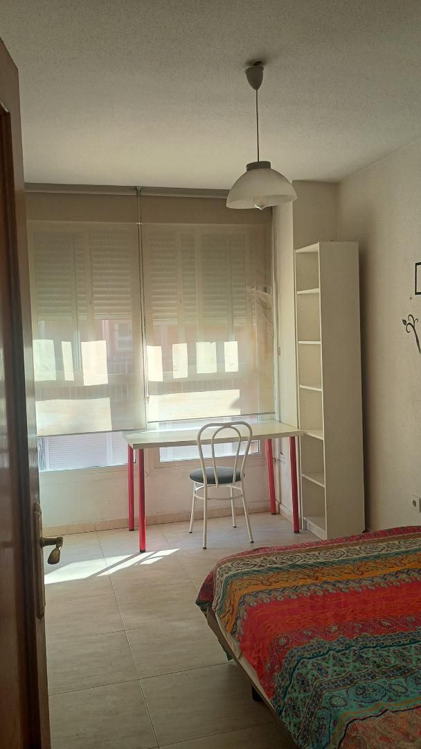 Study to share in Calle del Humilladero, 9, Centro Study to share in Calle del Humilladero, 9, Centro