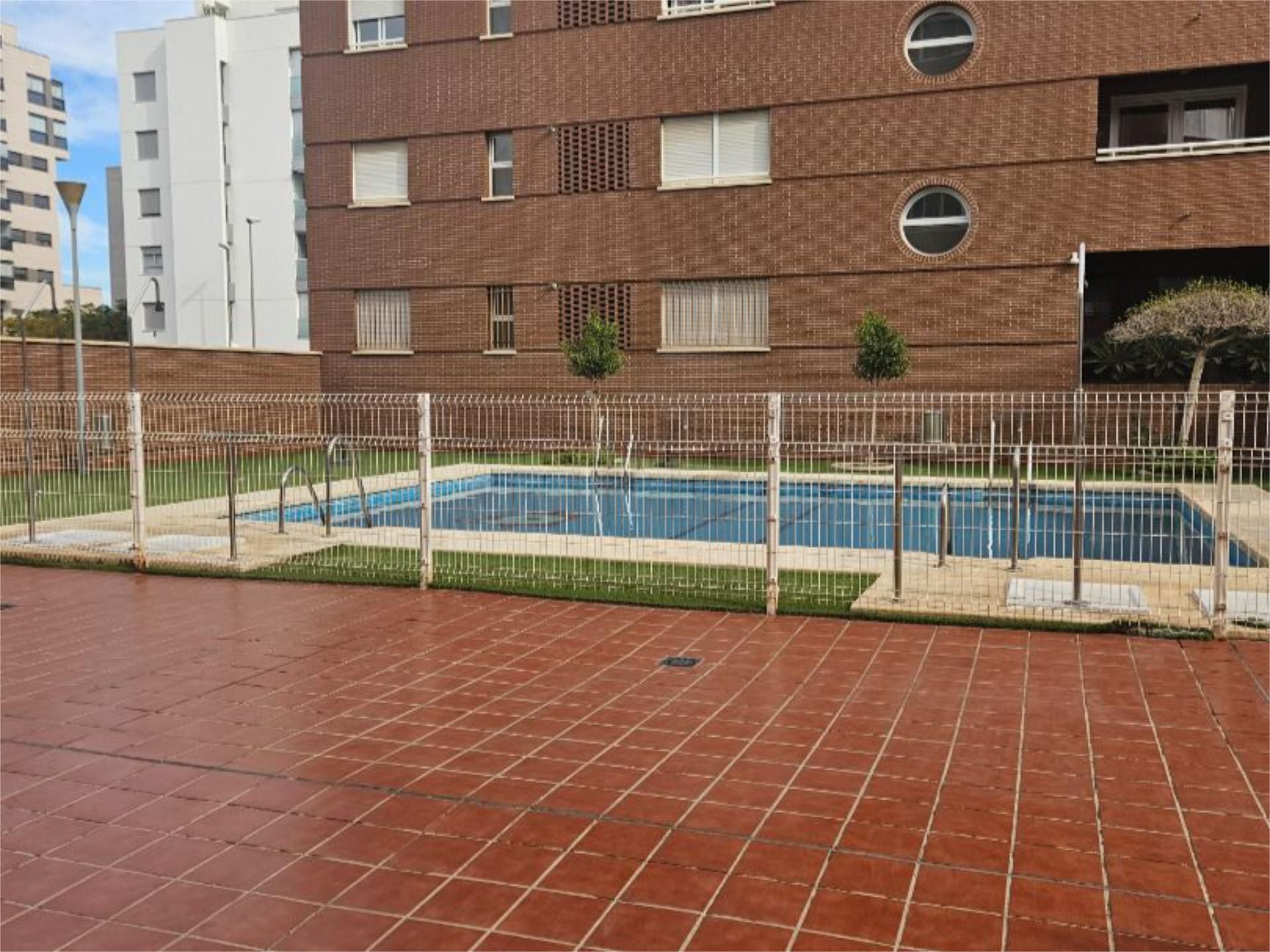 Pis de lloguer a Avenida del Mediterráneo, 400, San Luis Piscina de Pis de lloguer en Almería Capital amb Jardí privat, Terrassa i Piscina