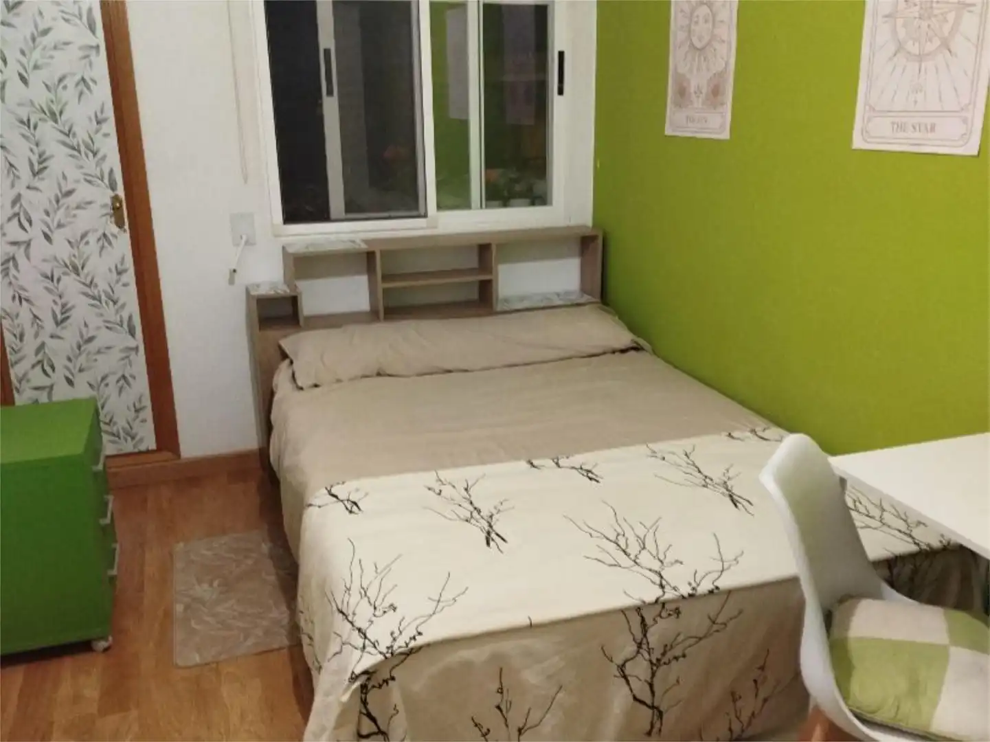 Room in Carrer de València, 50, Núcleo Urbano Bedroom of Flat for share in La Pobla de Vallbona with Parquet flooring, Furnished and Video intercom
