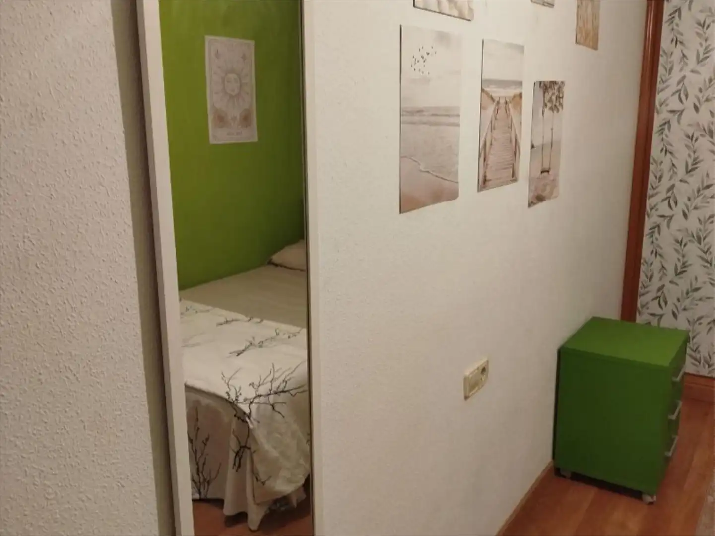 Room in Carrer de València, 50, Núcleo Urbano Bedroom of Flat for share in La Pobla de Vallbona with Parquet flooring, Furnished and Video intercom