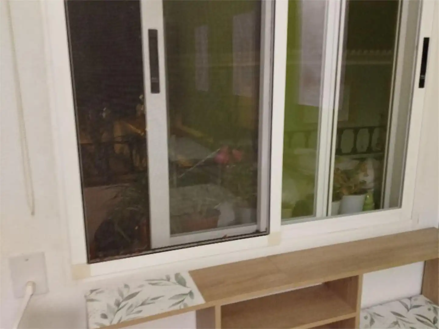 Room in Carrer de València, 50, Núcleo Urbano Balcony of Flat for share in La Pobla de Vallbona with Parquet flooring, Furnished and Video intercom