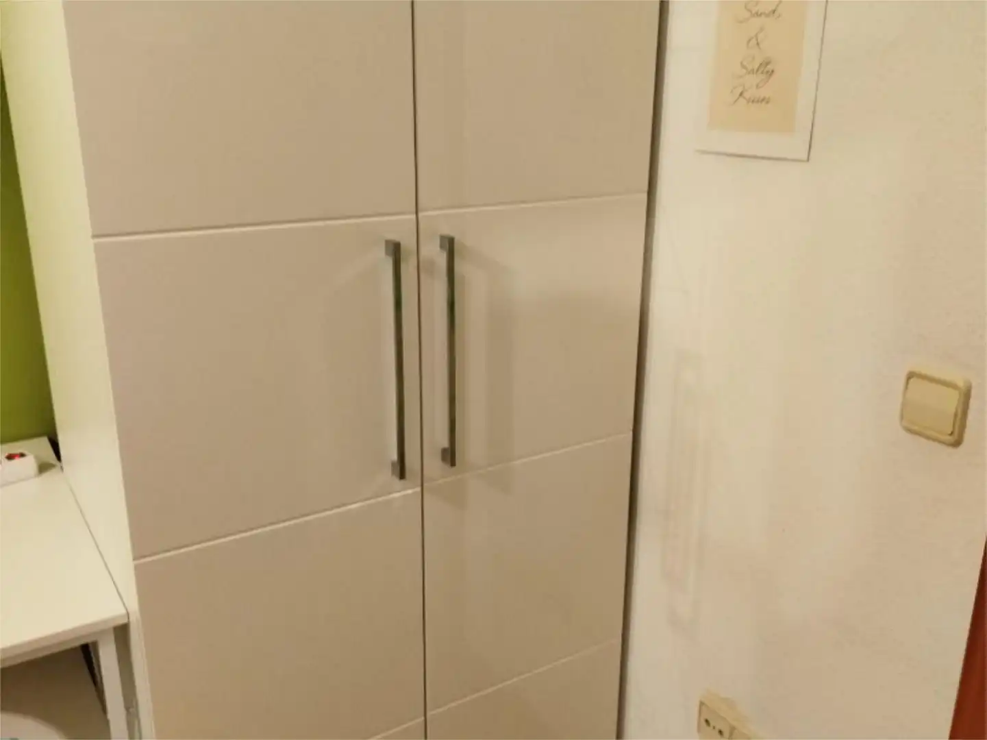 Room in Carrer de València, 50, Núcleo Urbano Bathroom of Flat for share in La Pobla de Vallbona with Parquet flooring, Furnished and Video intercom