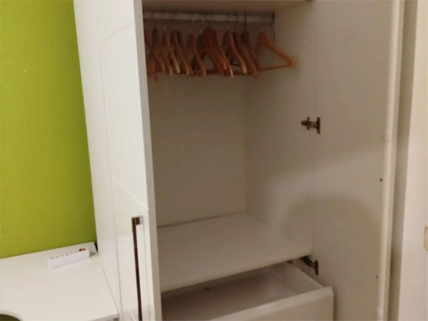 Room in Carrer de València, 50, Núcleo Urbano Bedroom of Flat for share in La Pobla de Vallbona with Parquet flooring, Furnished and Video intercom