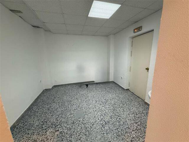 Local comercial en Alquiler en El Carrascal