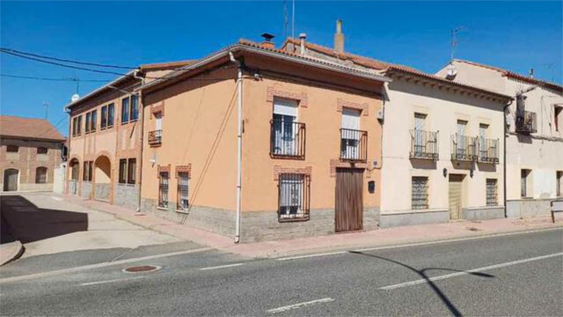 Vista exterior de Casa adosada en venda en Pajares de Adaja amb Calefacció i Moblat
