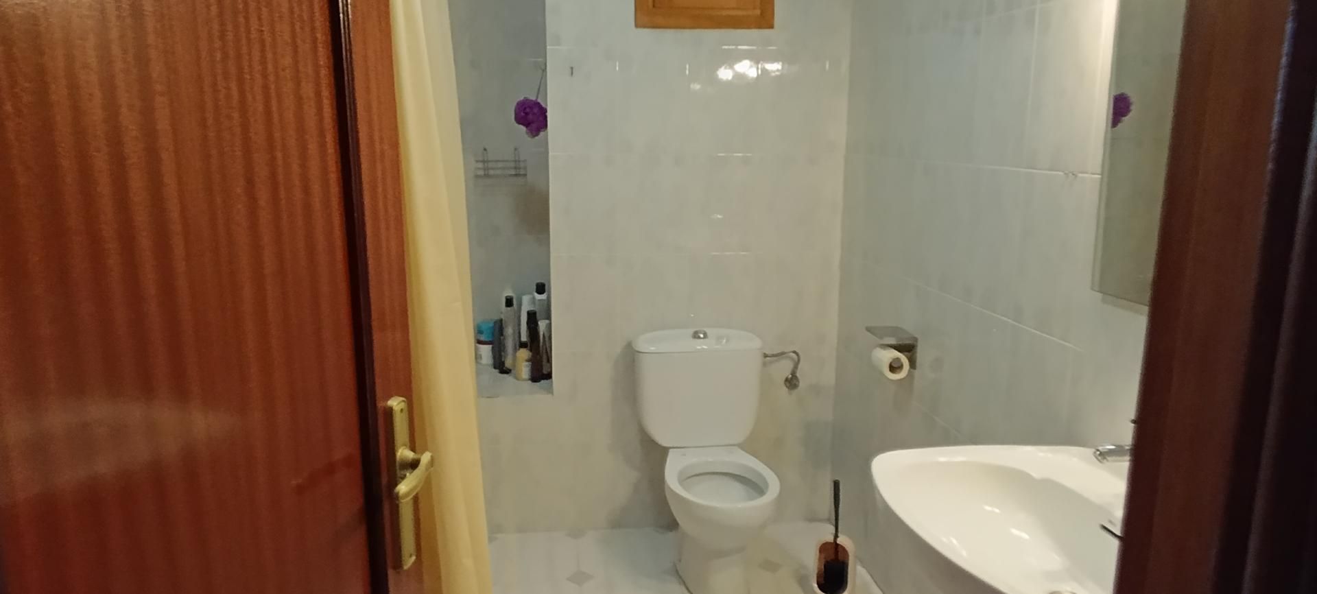 Flat to rent in Avinguda d'Albaida, 14, Sant Josep - Zona Hospital Bathroom of Flat to rent in Ontinyent with Heating, Furnished and Oven