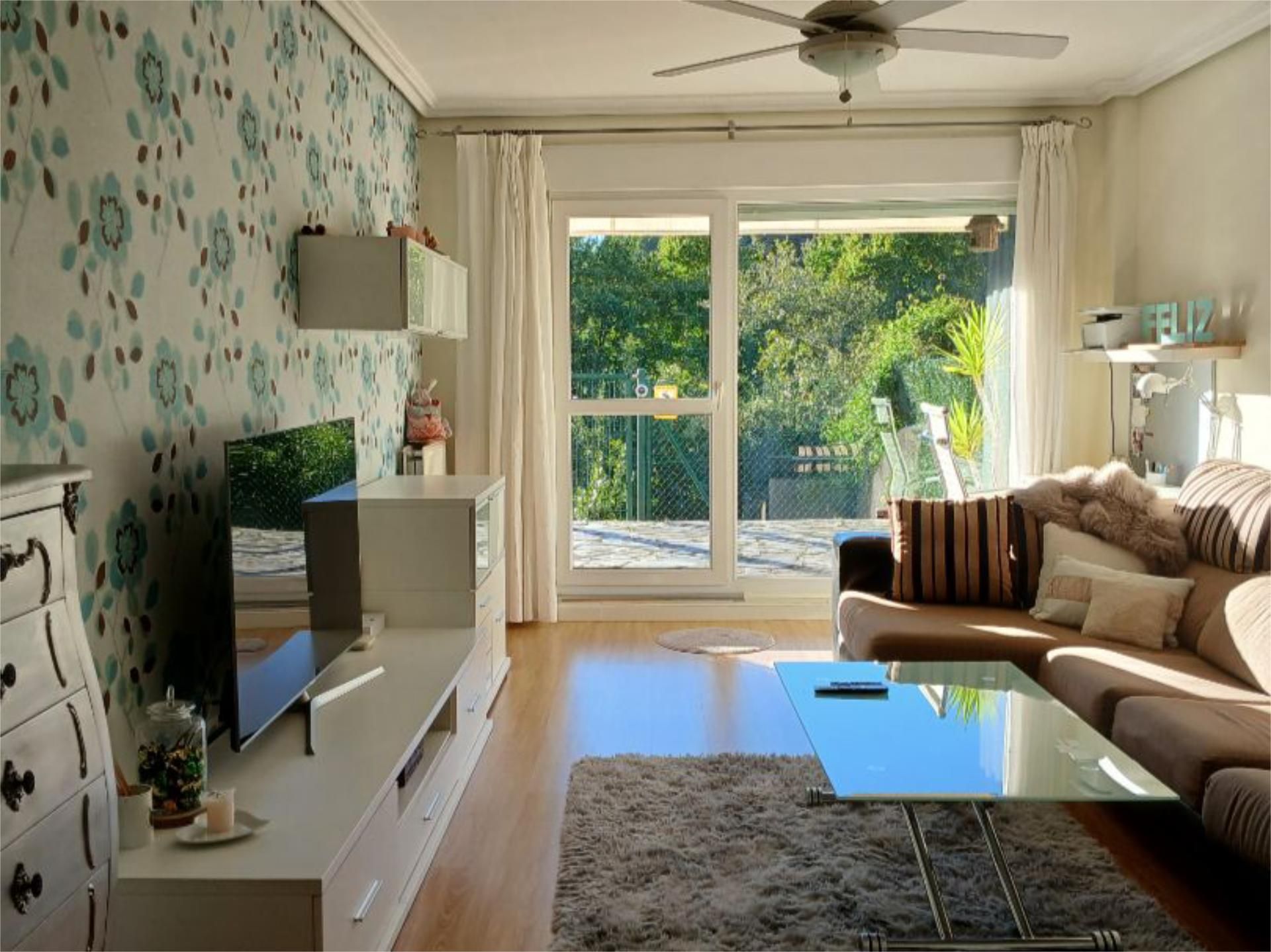 Pis en venda a Barrio Villapresente, 1, Reocín Sala d'estar de Pis en venda en Reocín amb Calefacció, Jardí privat i Parquet