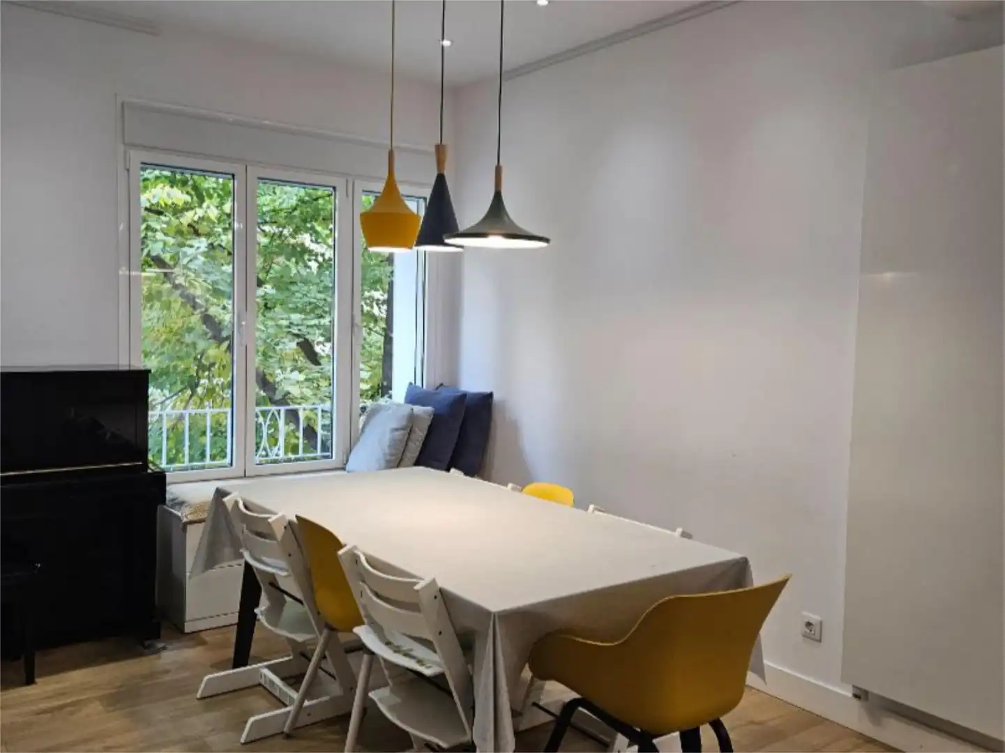 Flat for sale in Argüelles Dining room of Flat for sale in Madrid with Air Conditioner, Heating and Storage room