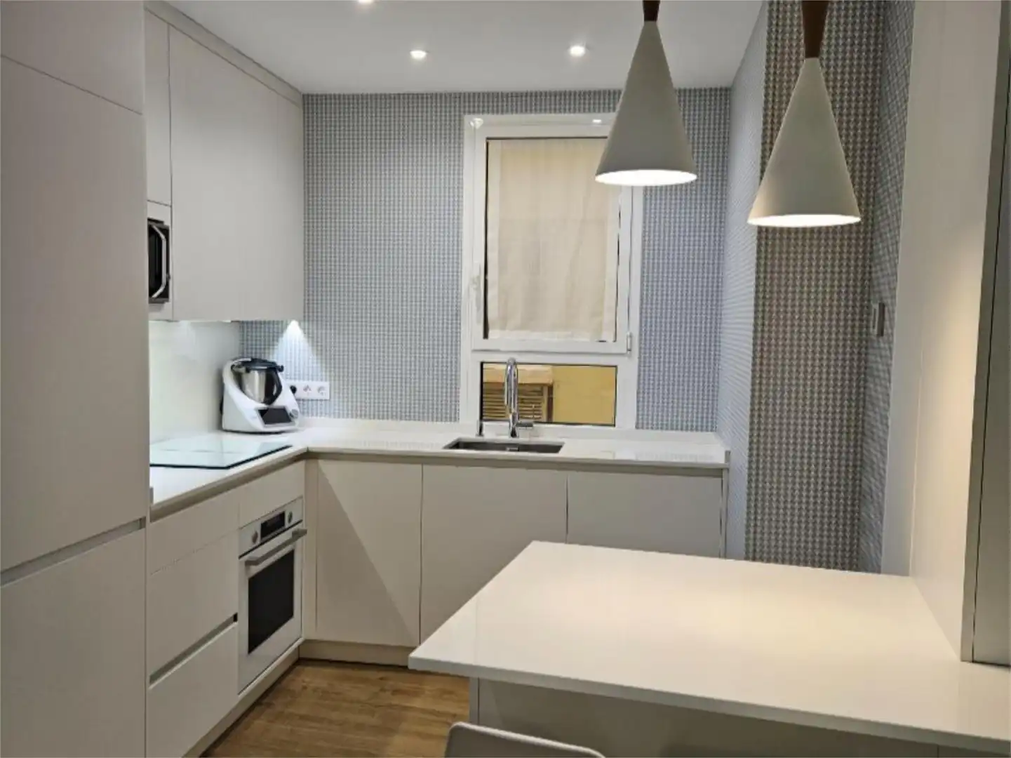 Flat for sale in Argüelles Kitchen of Flat for sale in Madrid with Air Conditioner, Heating and Storage room