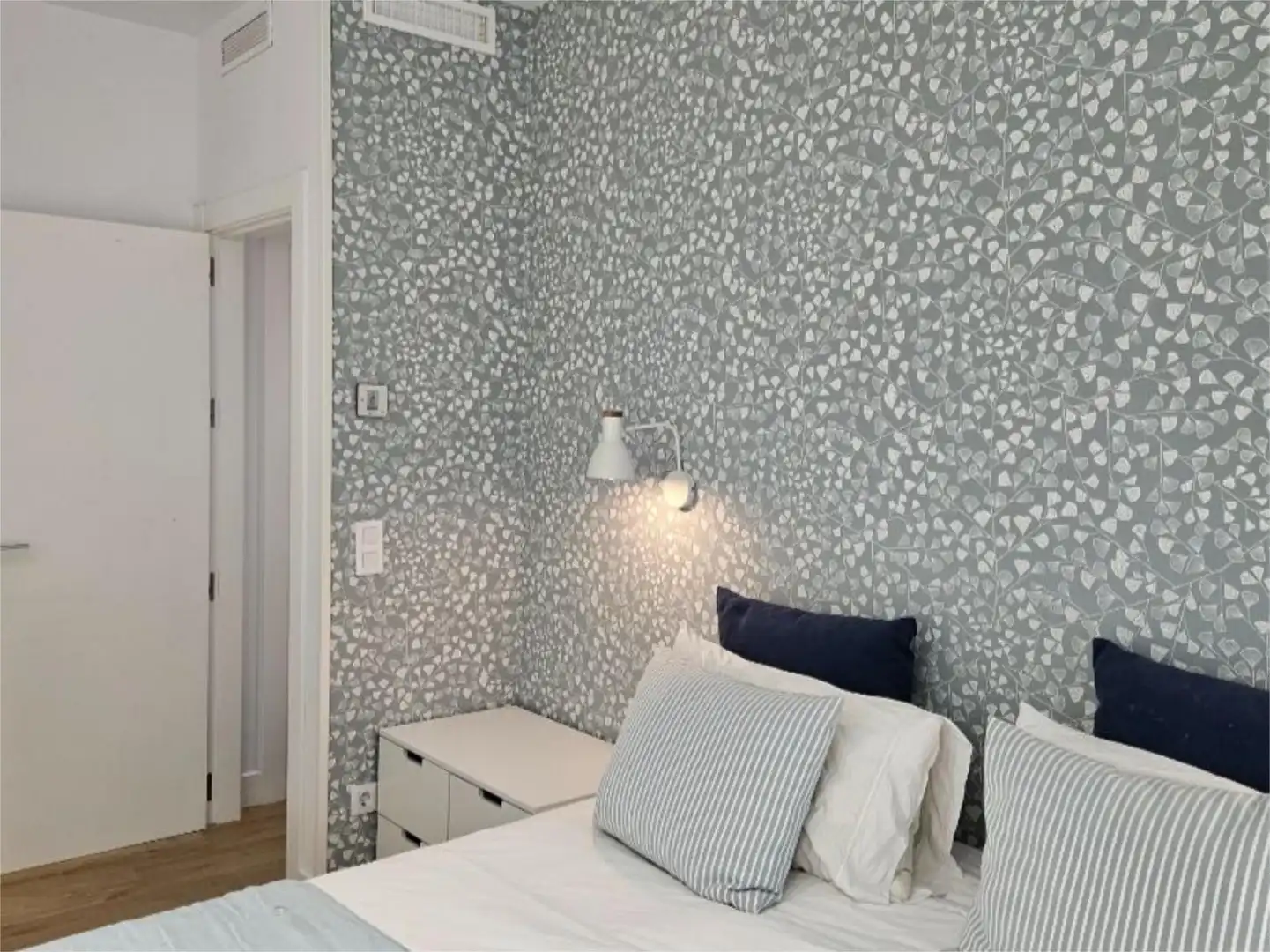 Flat for sale in Argüelles Bedroom of Flat for sale in Madrid with Air Conditioner, Heating and Storage room