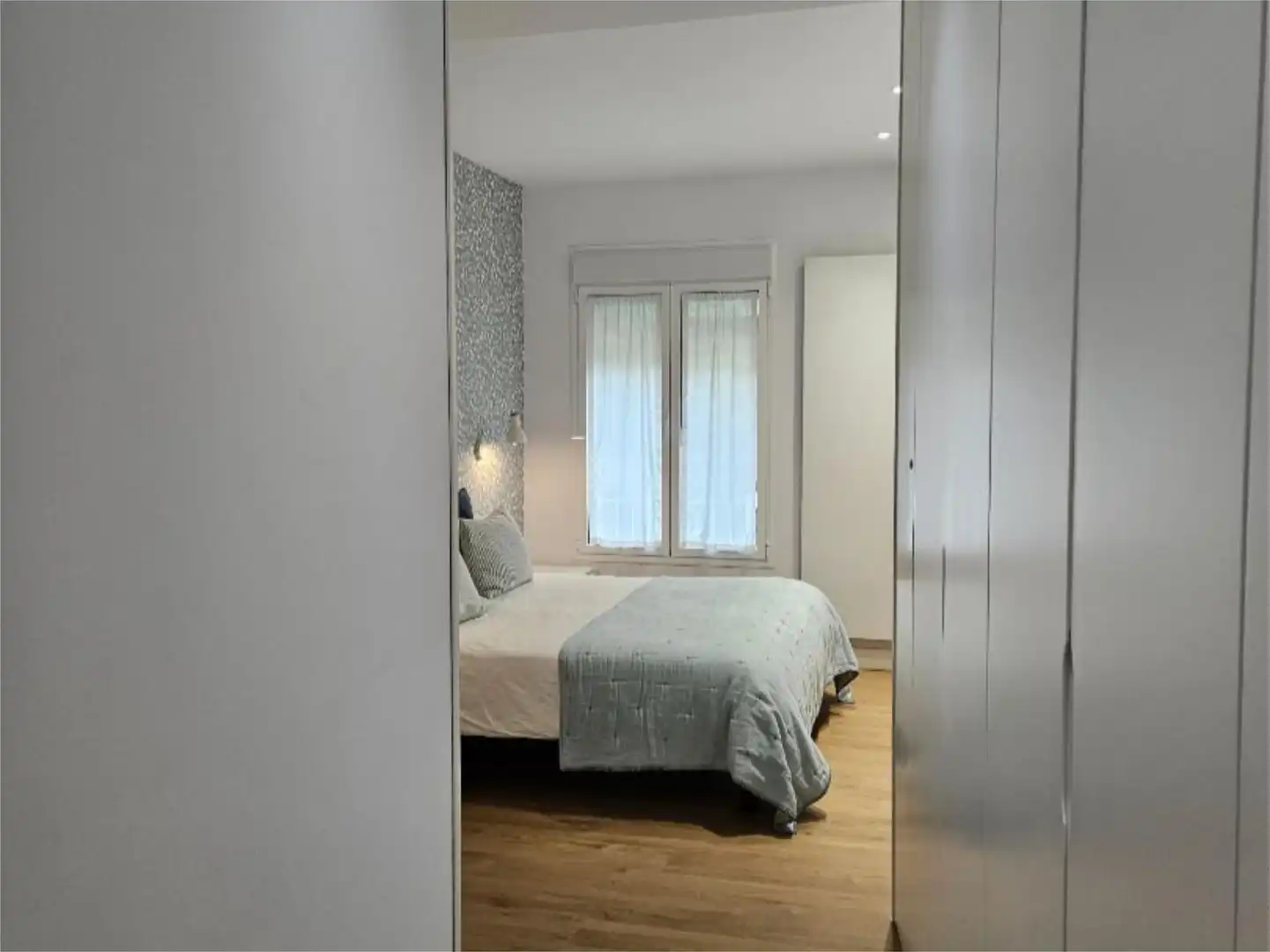 Flat for sale in Argüelles Bedroom of Flat for sale in Madrid with Air Conditioner, Heating and Storage room