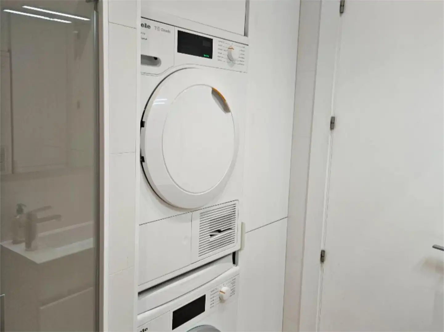 Flat for sale in Argüelles Bedroom of Flat for sale in Madrid with Air Conditioner, Heating and Storage room