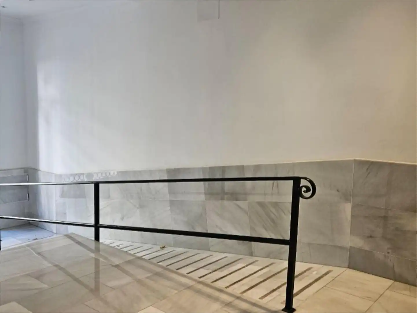 Flat for sale in Argüelles Flat for sale in Madrid with Air Conditioner, Heating and Storage room